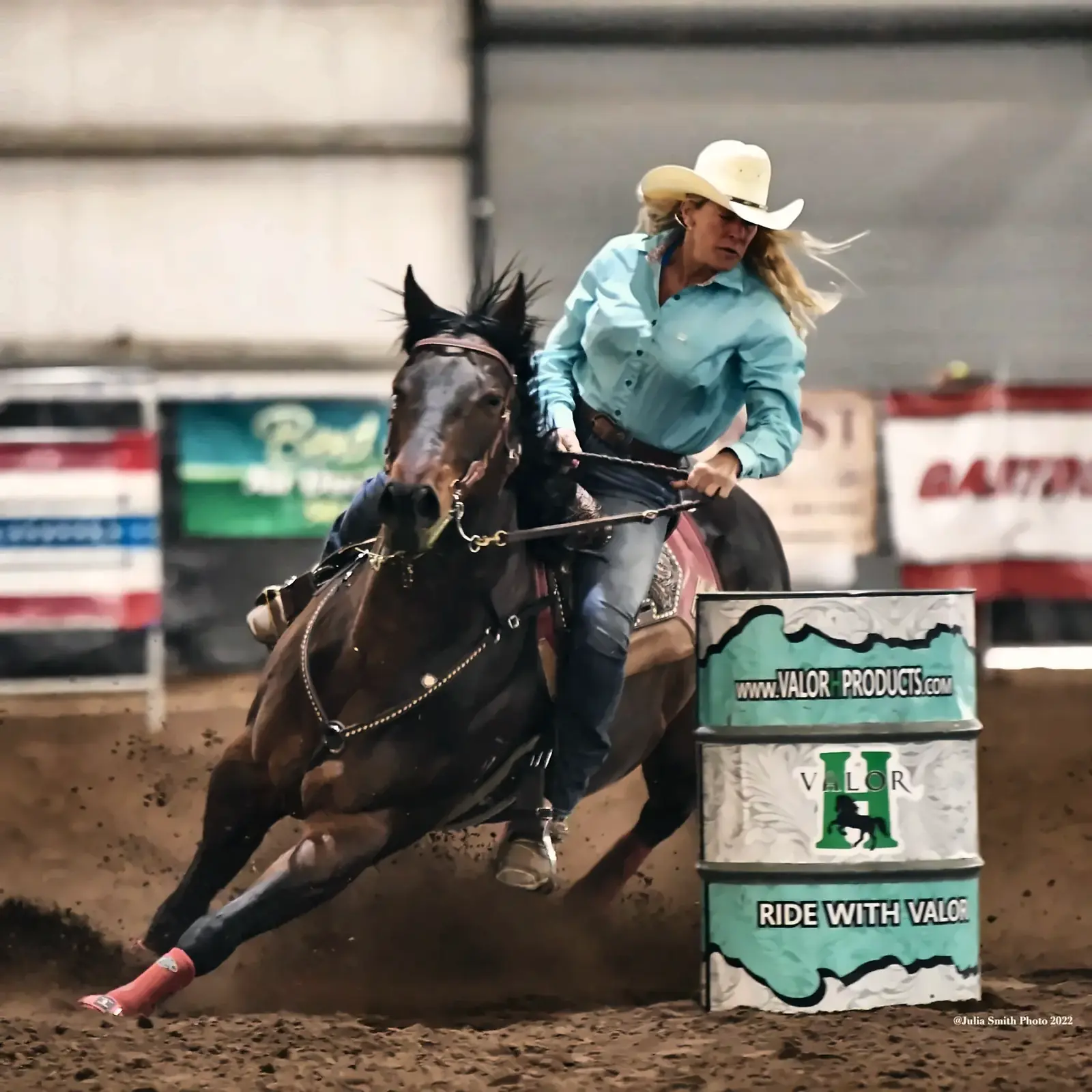 Tanya Ledbetter running a barrel in a turquoise shirt